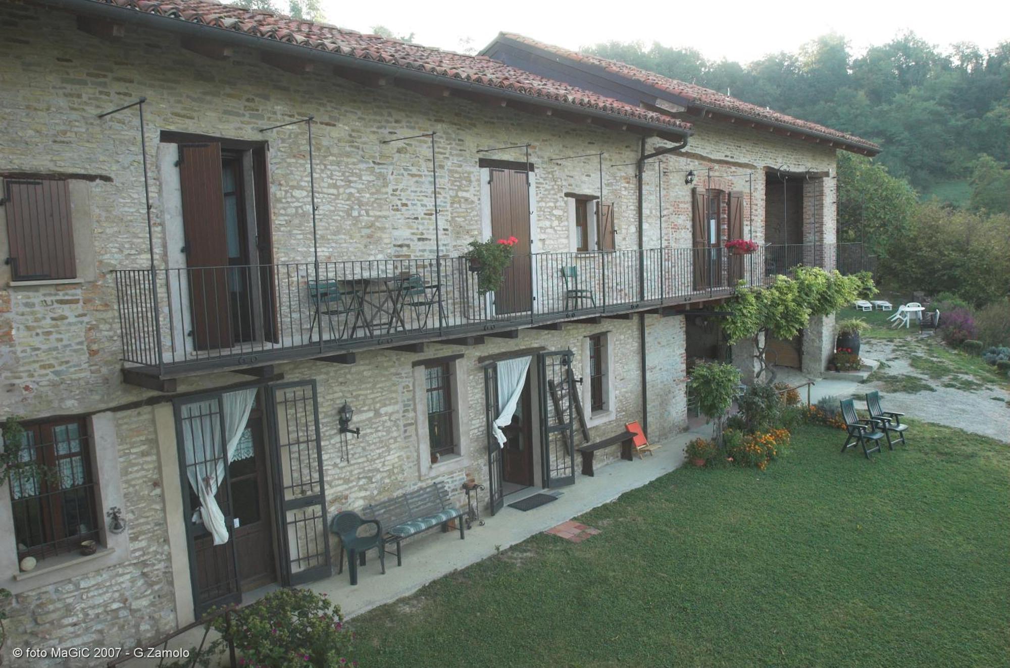 Casa Branzele Bed & Breakfast Trezzo Tinella Ngoại thất bức ảnh
