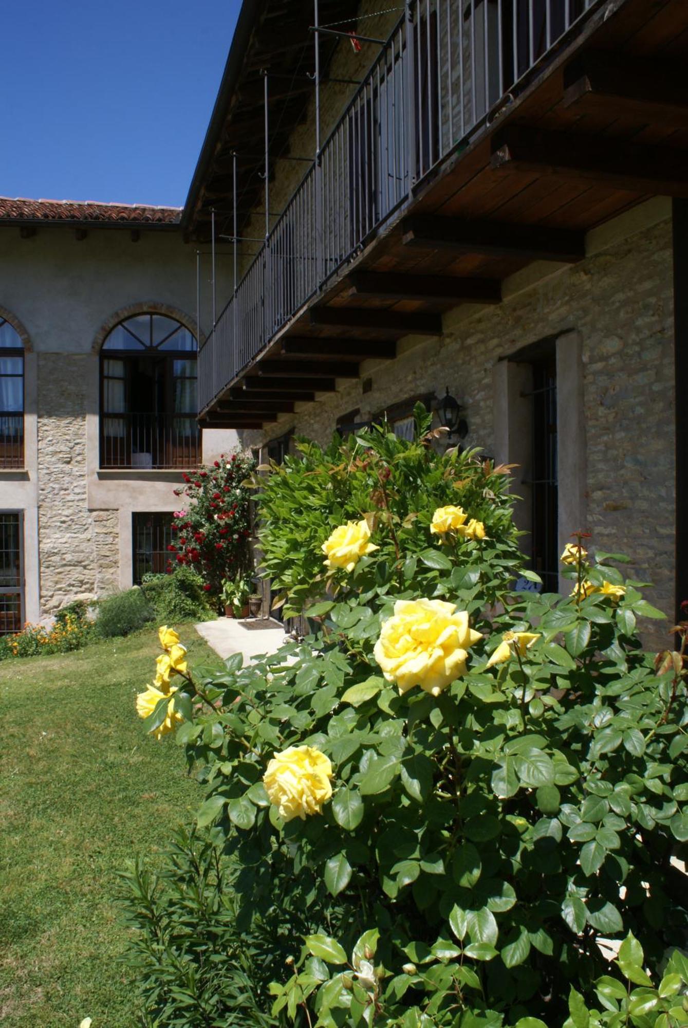 Casa Branzele Bed & Breakfast Trezzo Tinella Ngoại thất bức ảnh